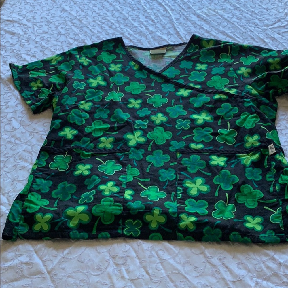 Tafford scub top